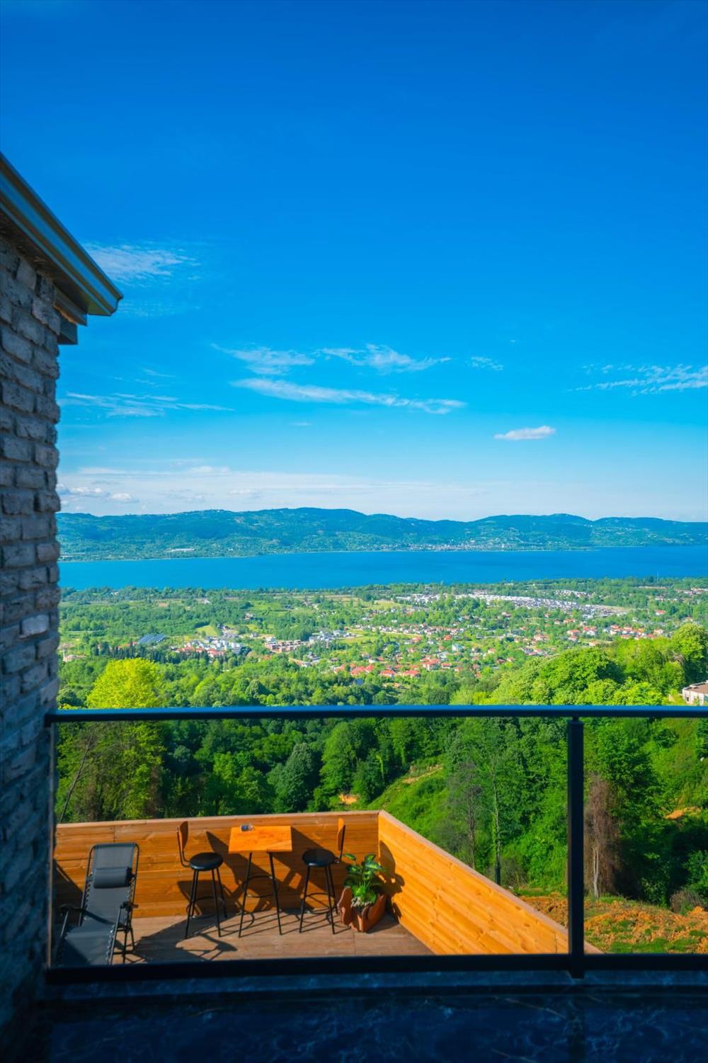 listing card gallery