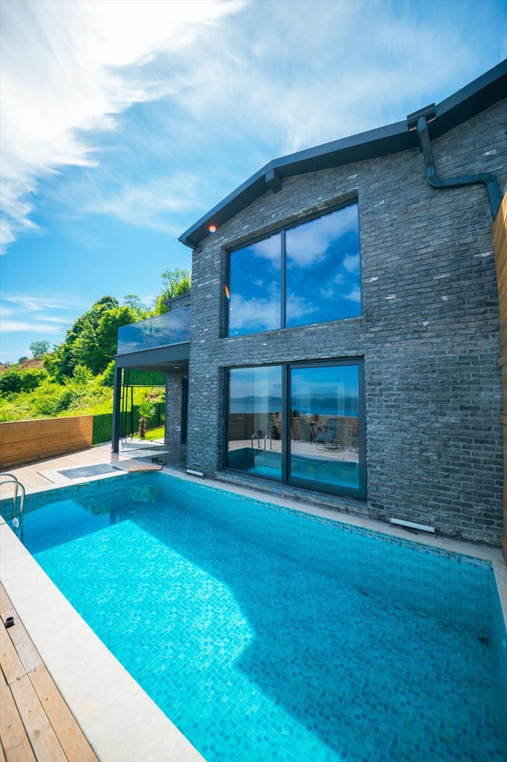 listing card gallery