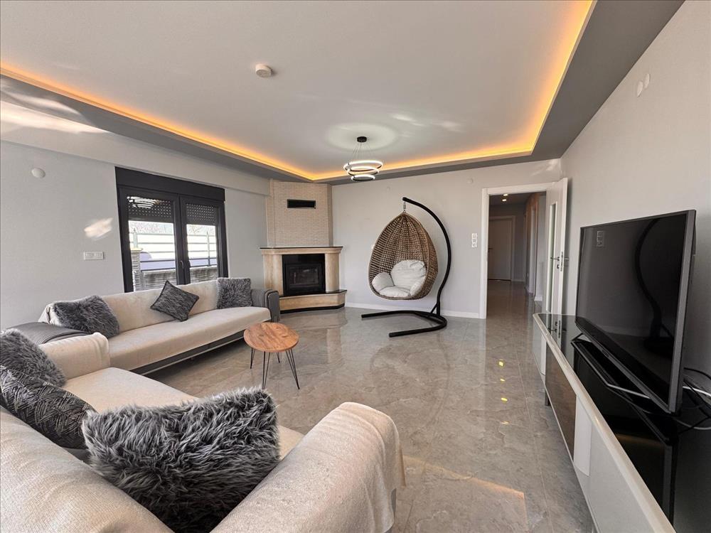 listing card gallery